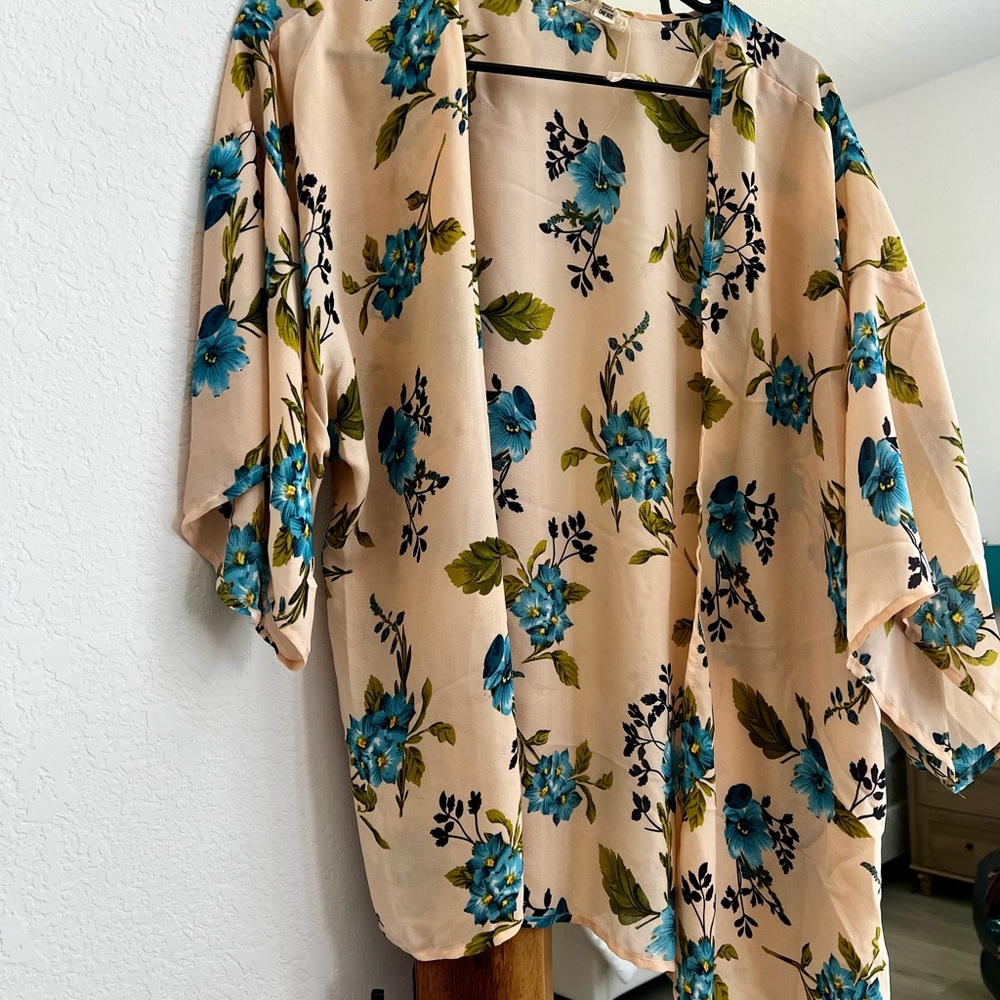 La Hearts Cream Kimono with Blue and Green Floral Design